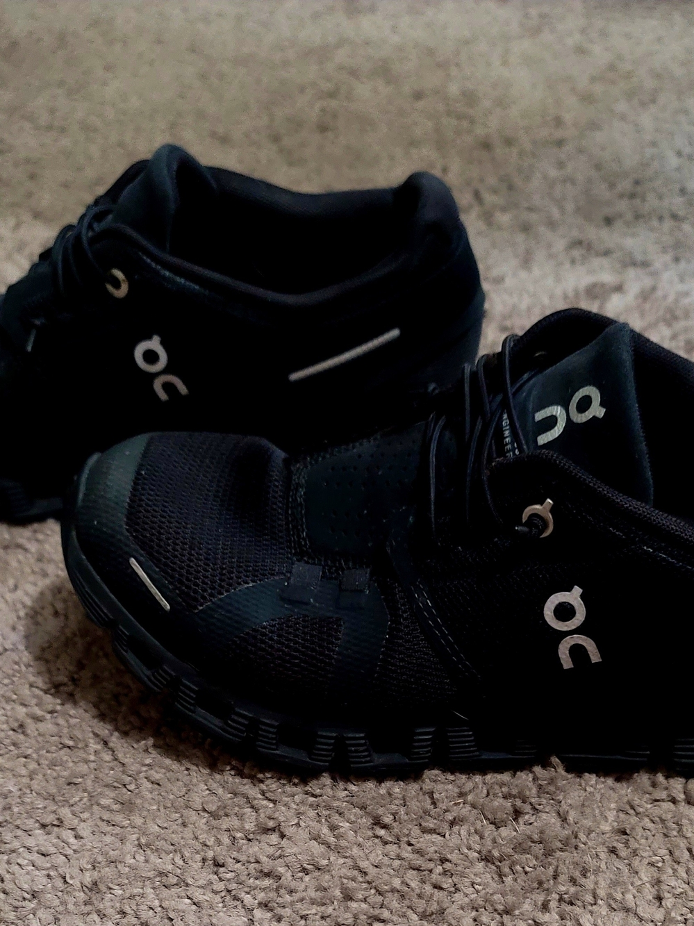 On Cloud Women's Black Athletic Shoes